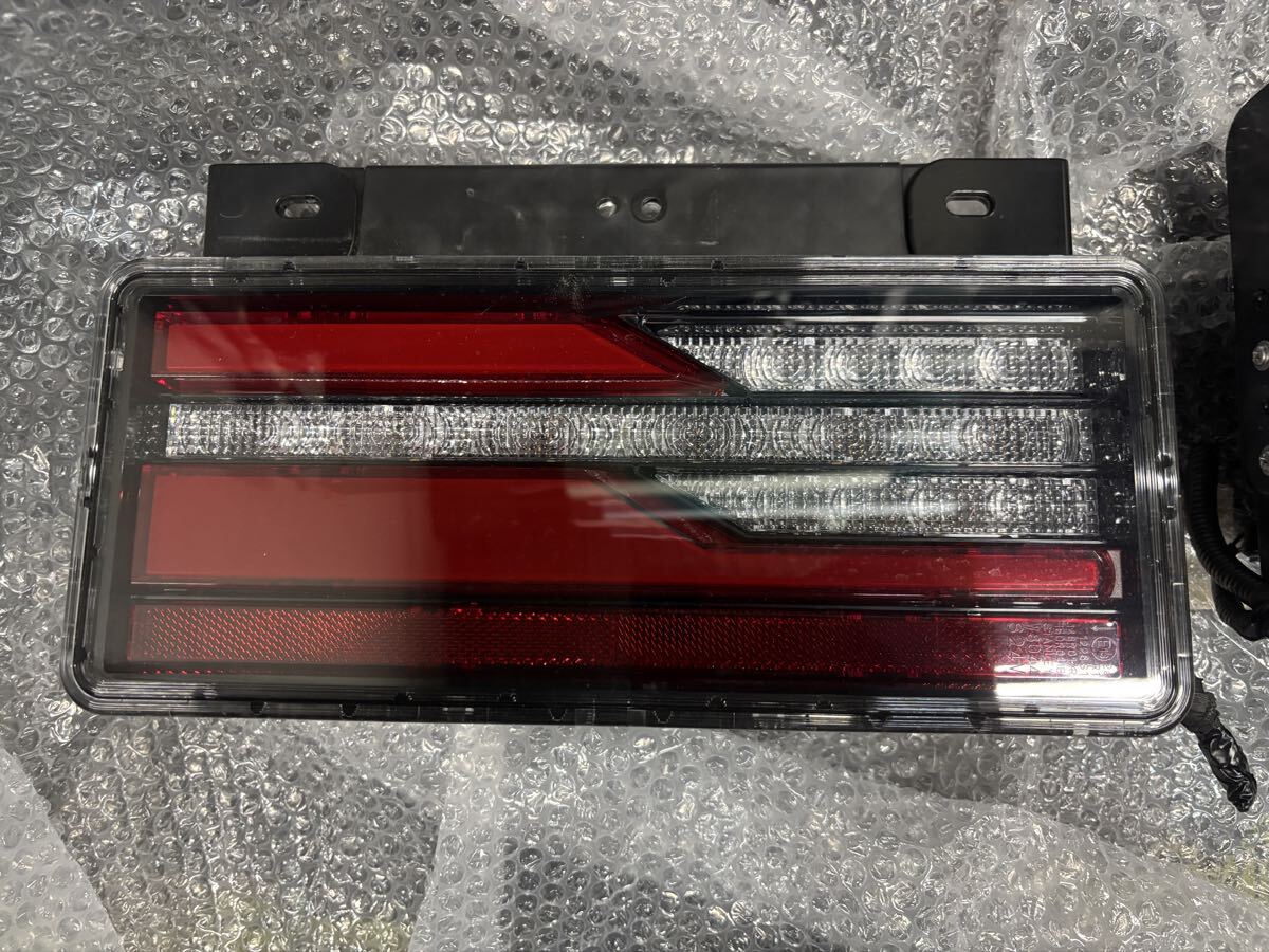KOITO 小糸 トラック用 2連タイプ フルLEDテールランプ 左右セット