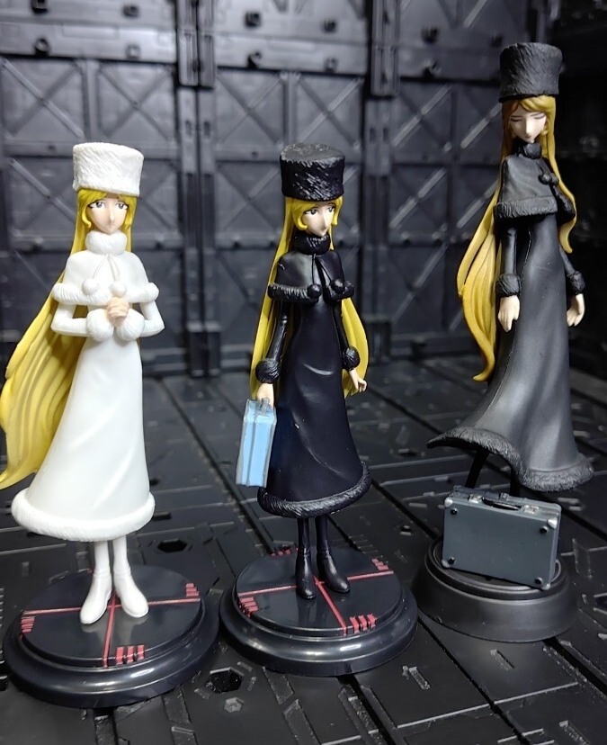 1999年製　非売品激レア　銀河鉄道999 メーテル&ハーロックフィギュアセット 銀河鉄道999 メーテル フィギュア3種 （フルタ製菓松本零士の世界より1