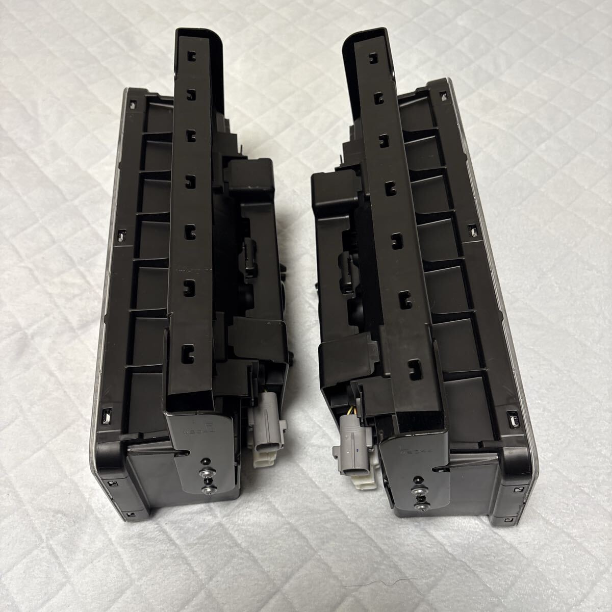 スタンレー　KOITO 24V 2連タイプ フルLEDテールランプ 左右セット KOITO スタンレー 小糸 24V 2連タイプ フルLEDテールランプ 左右セット