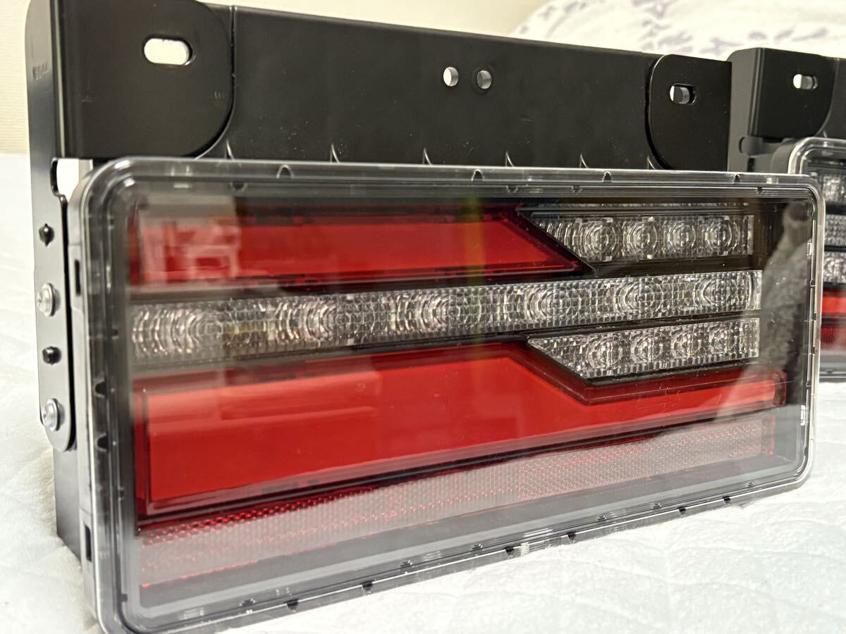 KOITO スタンレー 小糸 24V 2連タイプ フルLEDテールランプ 左右セット