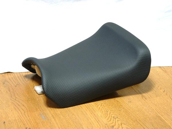 ＧＳＸ-R1100　GV73A　ノンスリップシート張替　Aデザイン