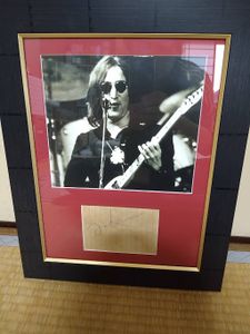 49位 ビートルズ　／　John Lennon　／　ジョン・レノン直筆サイン　額装
