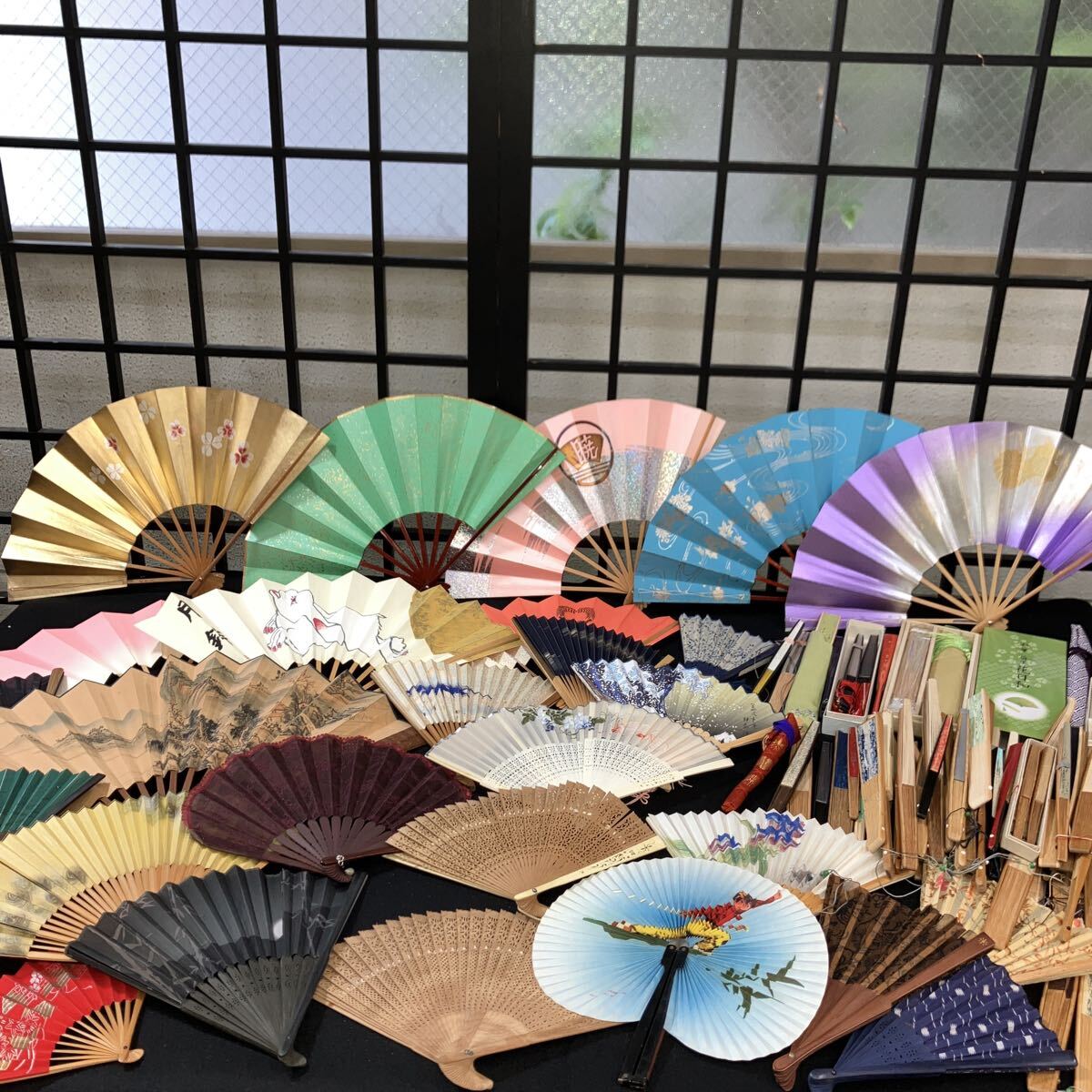 即買い可能　白檀扇　扇子　箱あり 白檀 扇の値段と価格推移は？｜78件の売買データから白檀 扇の価値が