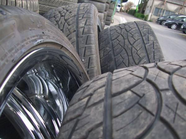 24インチ 中古アルミタイヤセット 295/35R24 ランクル 100 200(23 