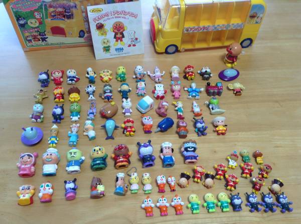 アンパンマンミュージアムバス＋人形付き！ アンパンマンミュージアムバス＋人形付き！