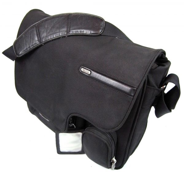 TUMI 26175G4.4 FXT・カットアウト・フラップ・メッセンジャー