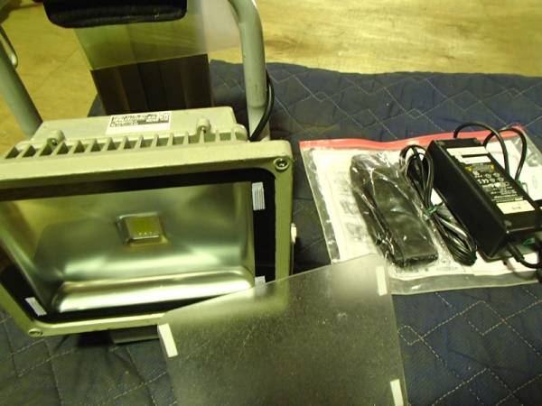 即決中古約2，5時間日動10リチウムイオン充電LEDライトLED30-1L1B