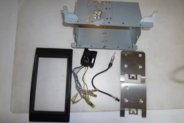 送料無料 ベンツ Bクラス オーディオ・カーナビ 取り付けキット