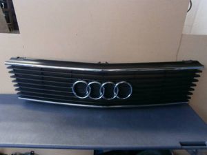 ★ E-44MC2 AUDI 100 純正ラジエタ－グリル 古いですが割れ.欠け無し！即決 アウディ100