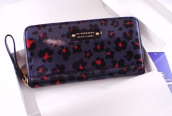 2点限定☆新品/箱有 バーバリーブルーレーベル 長財布 D