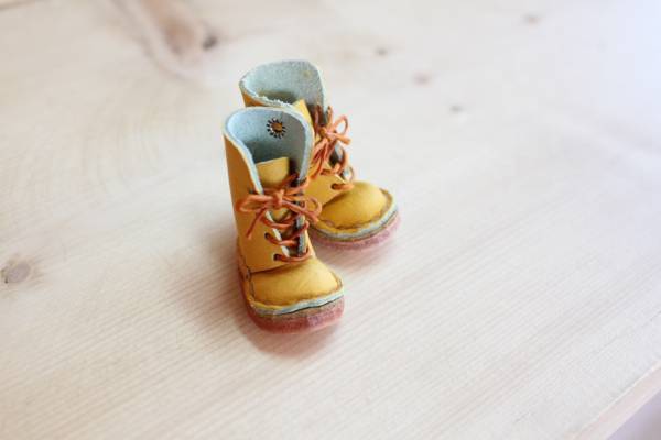 ハンドメイド・ブライス・ドールミニチュア・本革黄色ブーツ_1