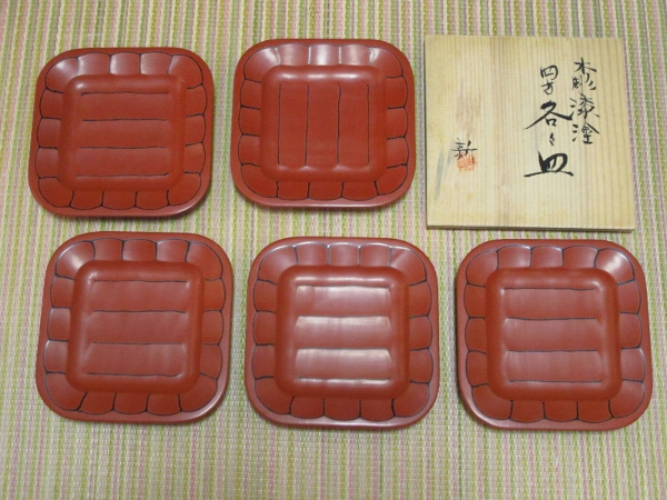 木彫漆塗四方各々皿(五枚組箱入)/瀬尾新 富山 刳物漆器(漆芸)｜売買