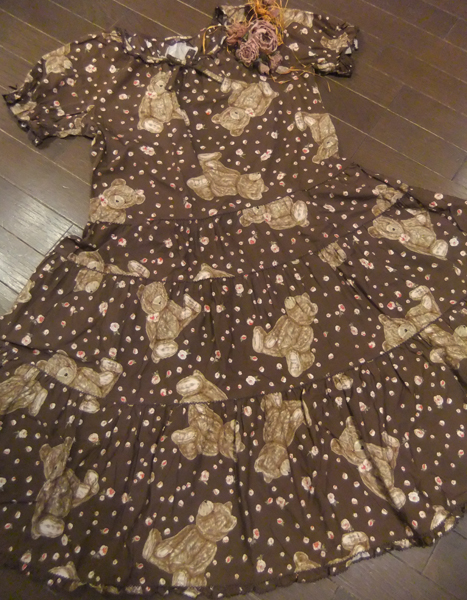 ●ピンクハウス●テディローズプリントのミディ丈ワンピース