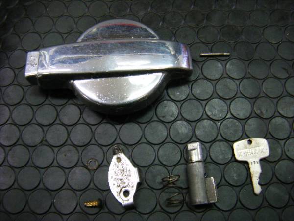 W3 タンクキャップ ハンドルロック (検 650RS W1SA W1S ダブサン