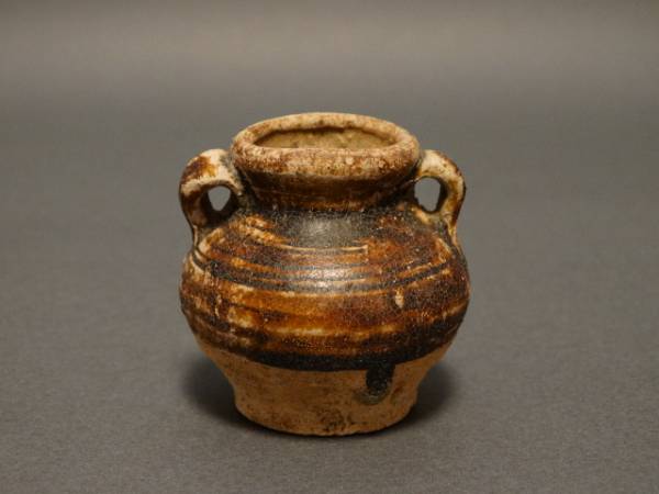 SAWAN2757 ☆タイ・14～15世紀 宋胡録黒褐釉双耳小壷