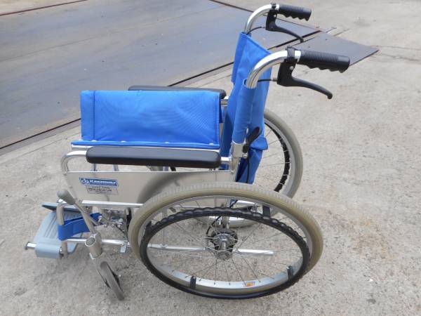 A1057 KAWAMURAカワムラ車椅子自走/折り畳みチェック青 アルミ
