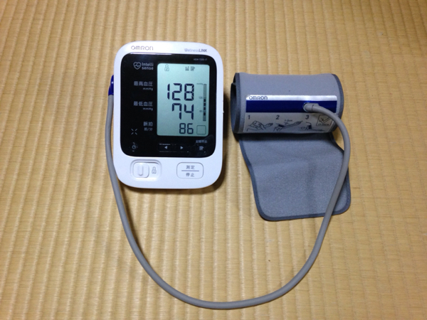 展示中古品 オムロン 自動血圧計 HEM-7250-IT