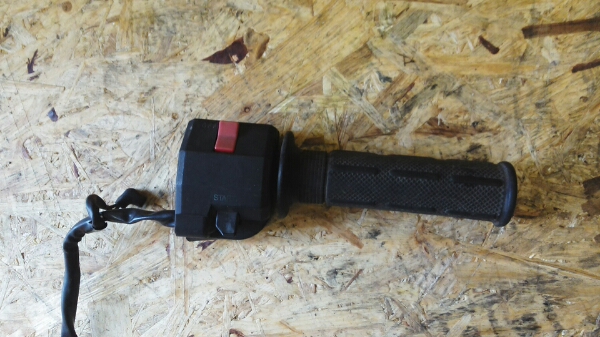 即配可 バリオス ハンドルスイッチ 右 スロットルＺＲ250Ａ A-88