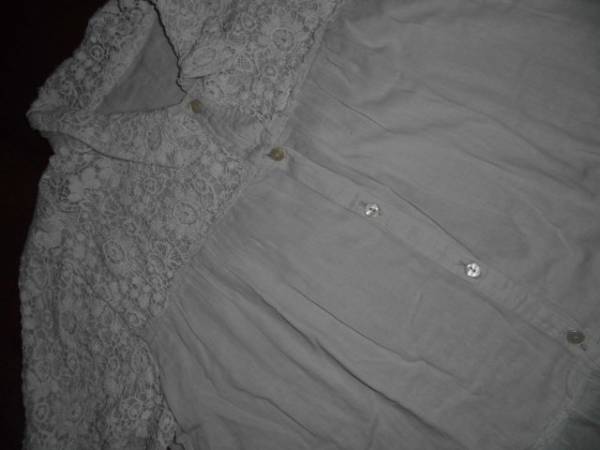 Pｈ　Bｌｕｅ　のレースチュニックとフリルTシャツ