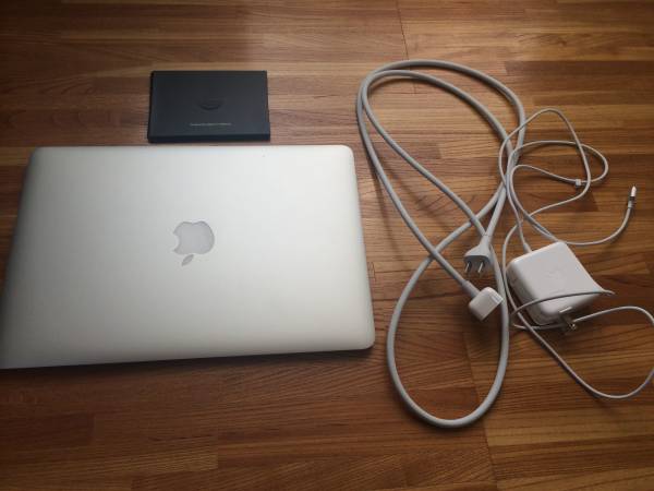 美品　MacBook Air 4GB SSD128GB 13.3inch Corei5　★送料無料★