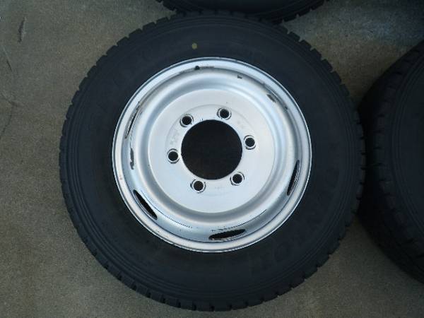 いすゞ エルフ 1.5t 205/70R16 111/109L LT スタッドレス(タイヤ 