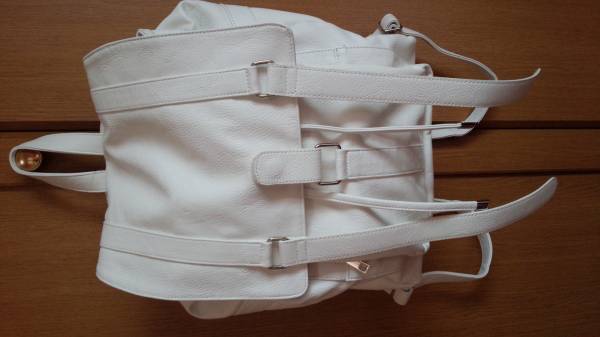 新品タグ付☆OZOCオゾック☆リュック白ホワイト☆WORLD