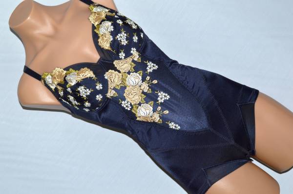 0872●ボディスーツ　Wacoal ワコール サルート　ATJ160　C80L