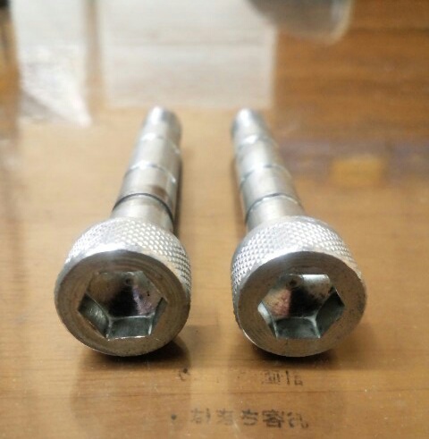KAWASAKI Z1/Z2 キャリパーボルト ローレット当時物 ヤレ KAWASAKI Z1/Z2 キャリパーボルト ローレット当時物 ヤレ