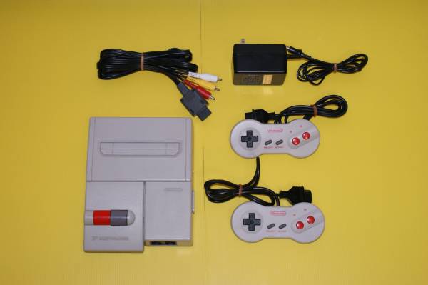 ★送料込即決★ニューファミコン AV セット 本体 動作済 612