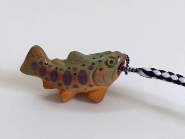 手作り1点もの 木彫り魚 山女魚 ストラップ キーホルダー(ハンドメイド 
