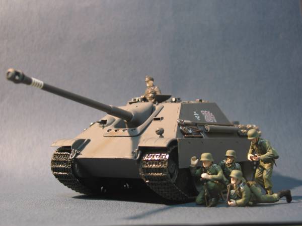 ドイツ軍ヤクトパンサー１/３５完成品（タミヤ・ドラゴン）