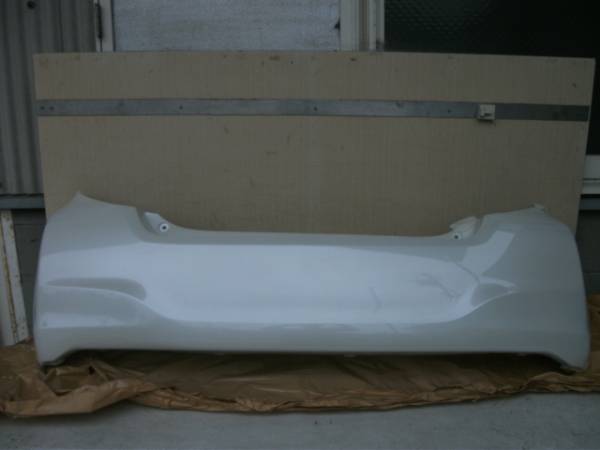 KSP130 ヴィッツ リアバンパー パール (14504) KSP130 ヴィッツ リアバンパー パール 新品? トヨタ用 自動車メーカー