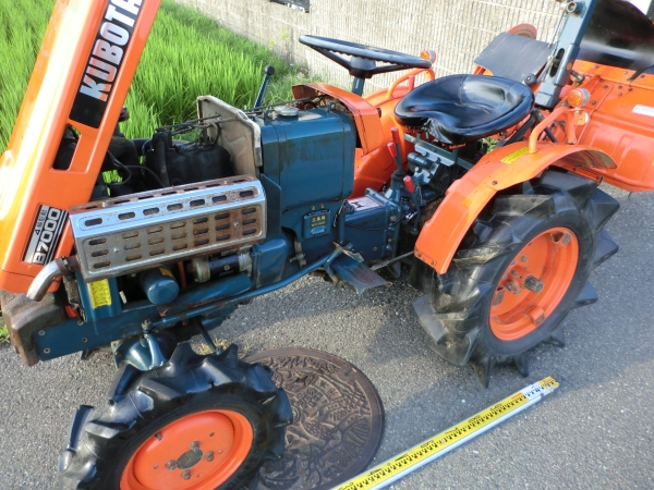 KUBOTA クボタ B7000 Z650 13馬力 4駆 ブルトラ エンジン始動