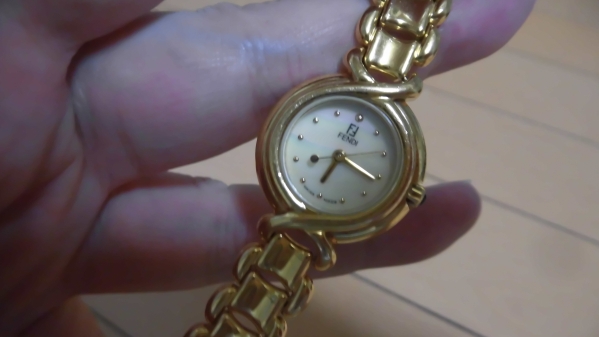 ♪電池新品！超人気モデル 【FENDI】 ゴールド レディース腕時計