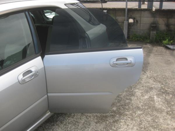 【28828】 GG2 インプレッサ 左リアドア　助手席側後ドア