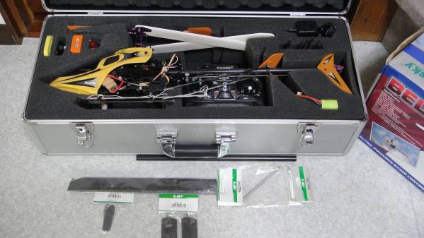 ★中古品 BELT-CP 電動 ラジコン ヘリ 専用アルミケース付 ★　