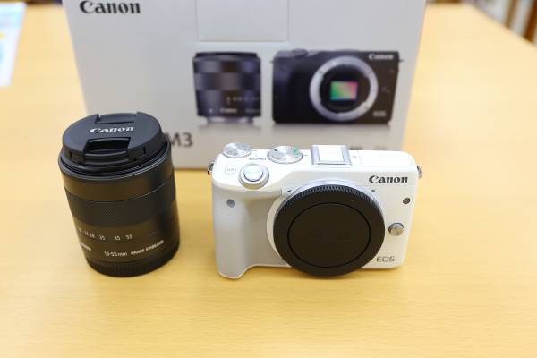 新品キヤノン EOM M3 18-55STMレンズキットホワイトカラー