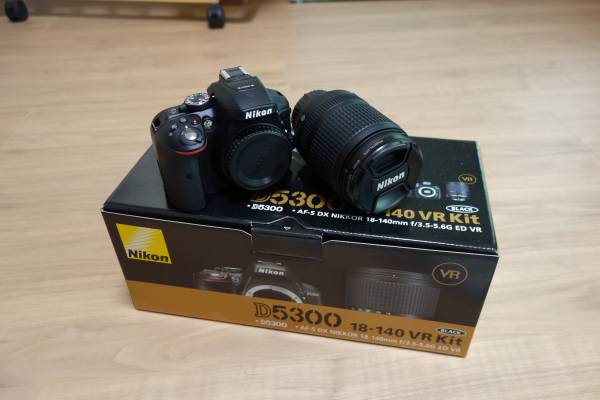 Nikon ニコン D5300 18-140VR キット 中古美品 100ショット以下