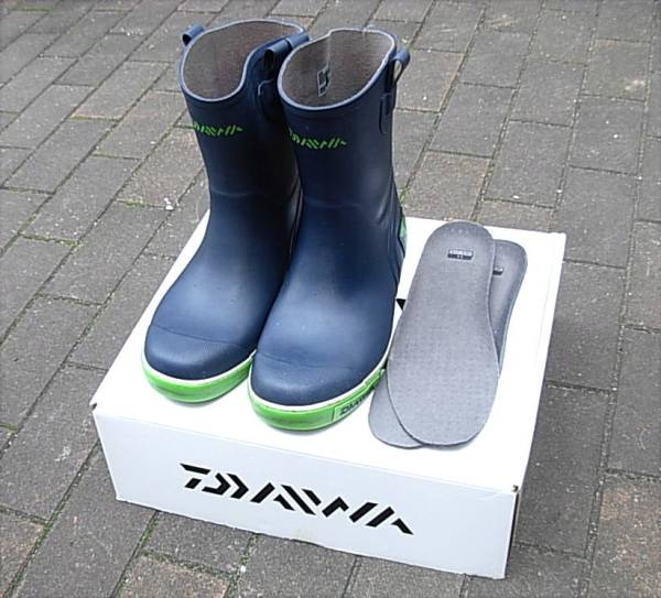 ■ダイワ　ショートネオデッキブーツ　LL　SD-2402