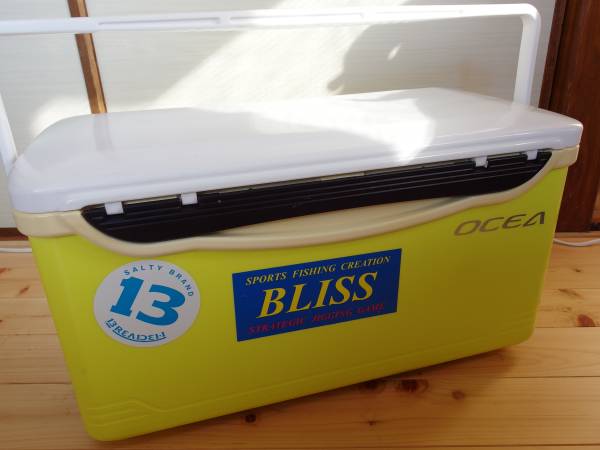 ダイワ　クーラーボックス　LIGHT TRUNK Ⅲ S 3000RJ イエロー