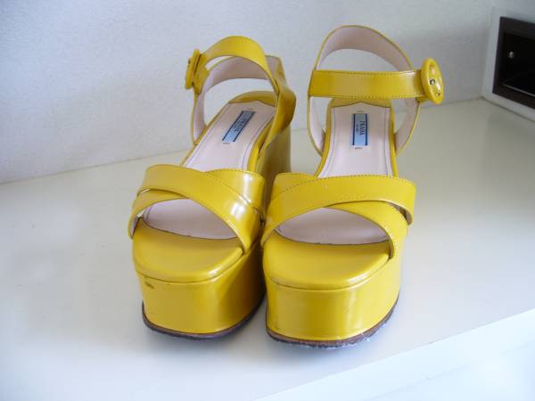 難あり　ＰＲＡＤＡ　サンダル