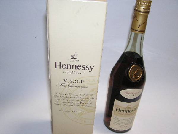 箱付Hennessy(ヘネシー)VSOP コニャック スリムボトル700ml ブランデー