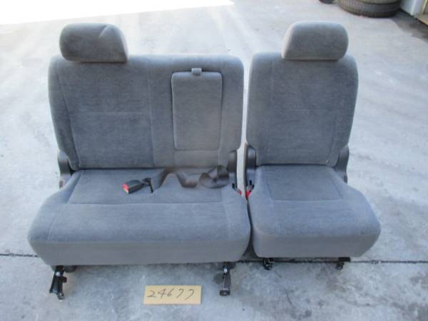 ◆◇ノア AZR60 17年 左右２列目シート　跳ね上げ◇◆