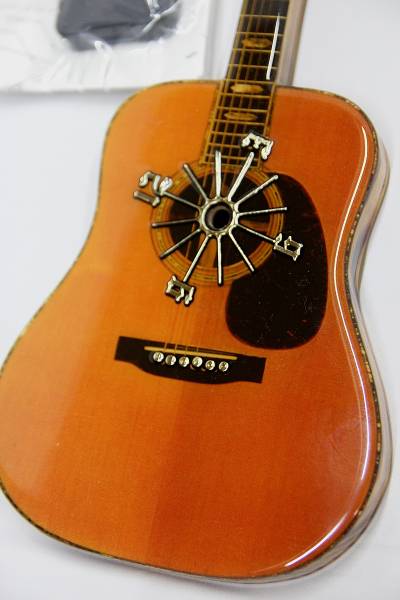 レア！Martinギターの壁掛け時計デッドストックです！