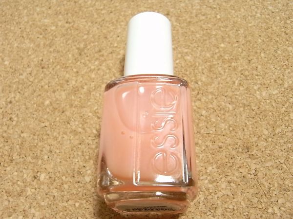 ラスト 廃盤　essie●641　トルゥーラブ 　ザ・ブライダル