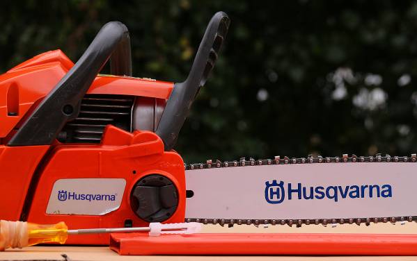 ハスクバーナ236eエンジンチェーンソー中古美品星形工具付き