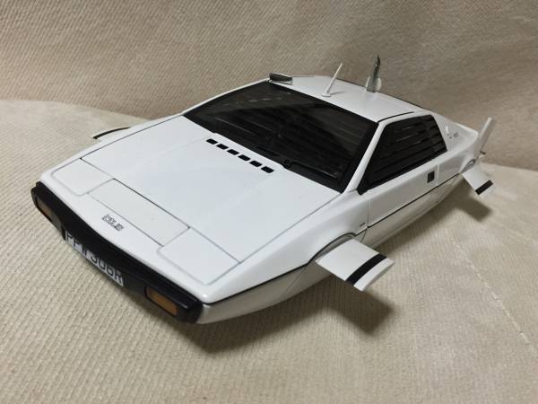ロータス エスプリ ボンドカー 絶版未展示品 オートアート1⁄18 1⁄18