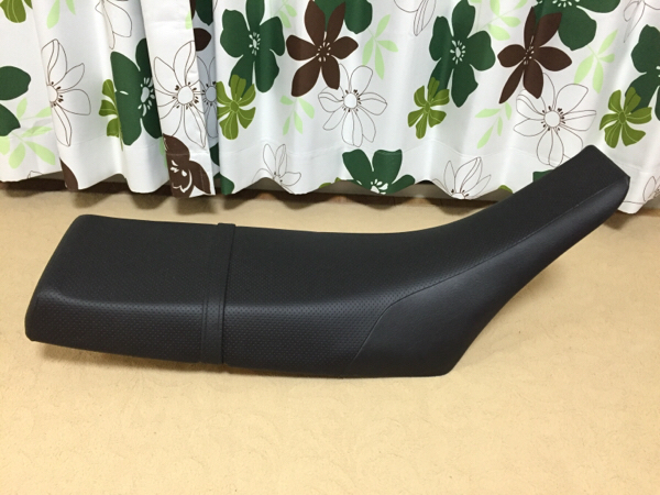 美品 TW200 シート 2JX-00 86.9 新車外し