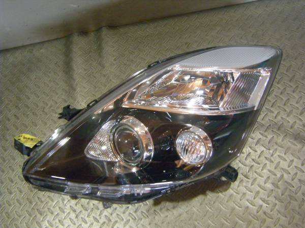 トヨタ H27年 アイシス ZGM10 左ライト 中古　③HI