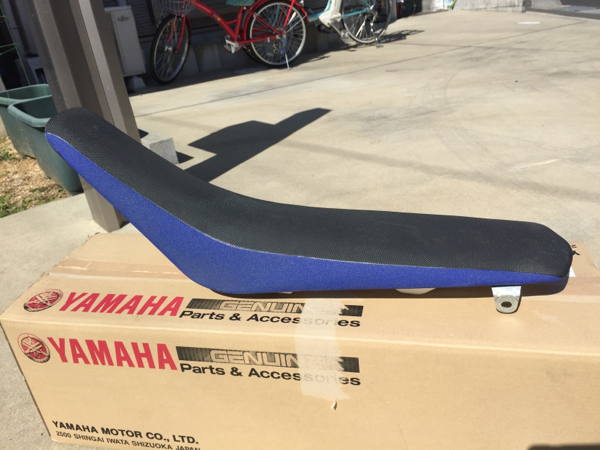 ヤマハ YZ125 シート アンコ抜き(純正品)｜売買されたオークション情報 